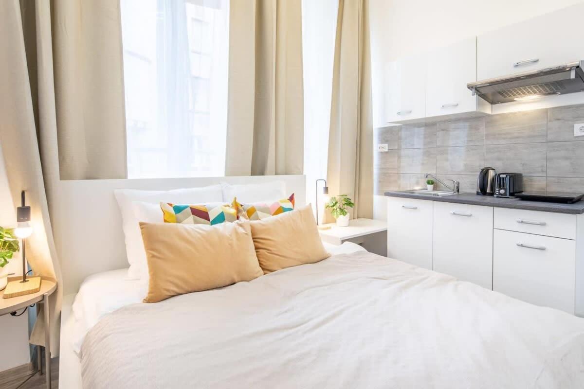 Extra Central Mini Studio - Lively Neighborhood Budapest Kültér fotó